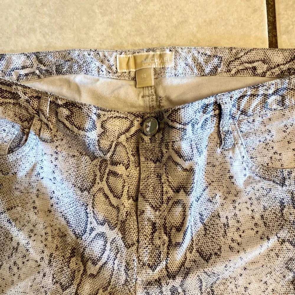 Michael Kors Women’s snake printed pants - Picture 4 of 7
